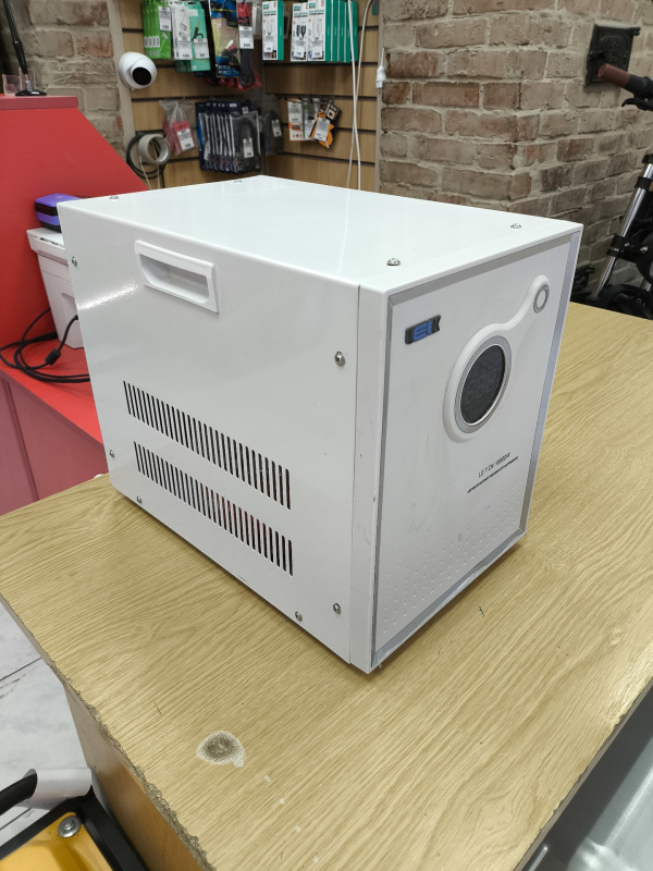 Стабилизатор напряжения Симисторный стабилизатор напряжения Leek LE T DV 10000W, 90-270V